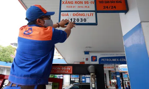 Giá xăng dầu được điều chỉnh vào 15 giờ chiều nay, xăng 95 tăng nhẹ