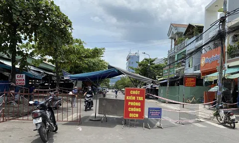 Ngày đầu người dân Đà Nẵng đi chợ bằng "tem phiếu" mùa Covid-19