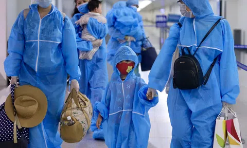 Cận cảnh chuyến bay đưa hơn 300 hành khách mắc kẹt tại Đà Nẵng về TP. Hồ Chí Minh