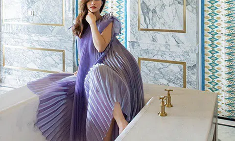 Váy bầu hợp trend của Đông Nhi